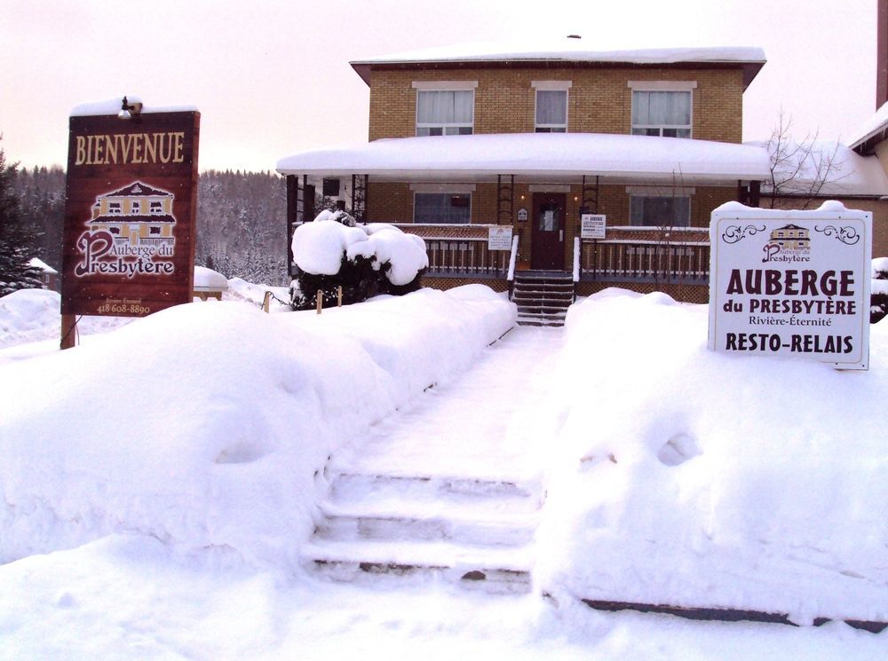 Auberge Du Presbytere De Riviere-Eternite Riviere Eternite Exterior photo
